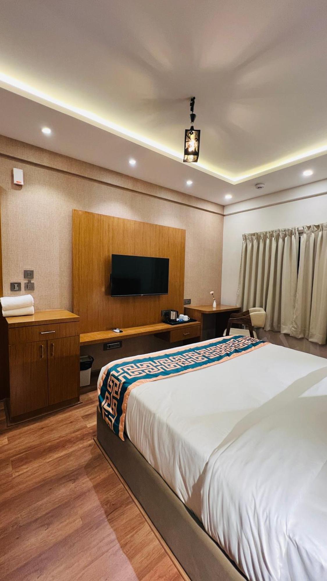 Hotel Aashraya Dod Jala Extérieur photo