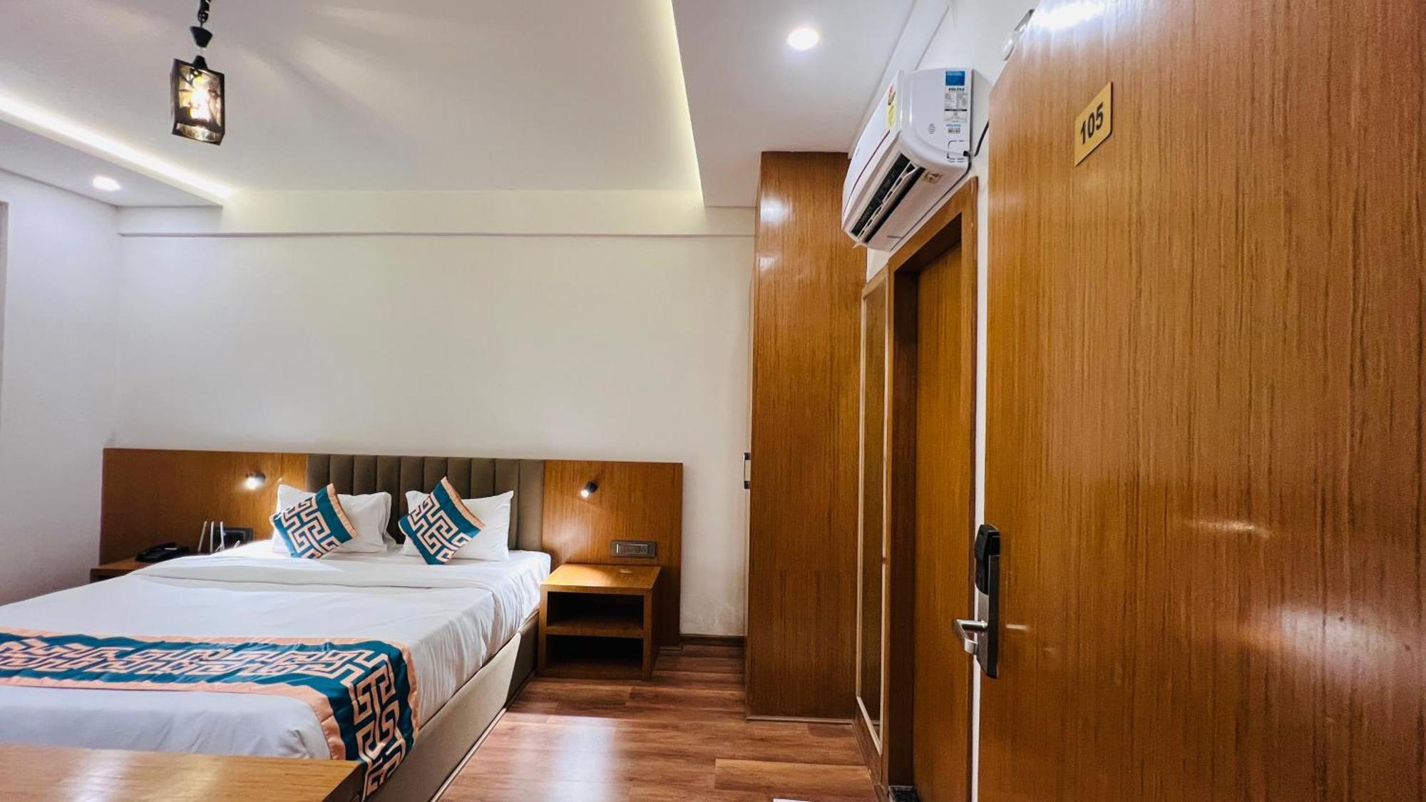 Hotel Aashraya Dod Jala Extérieur photo