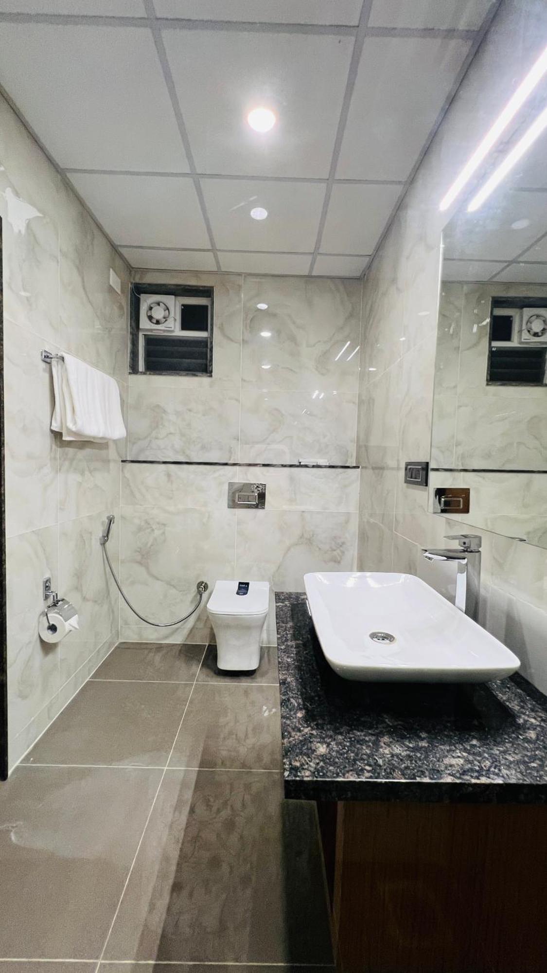 Hotel Aashraya Dod Jala Extérieur photo