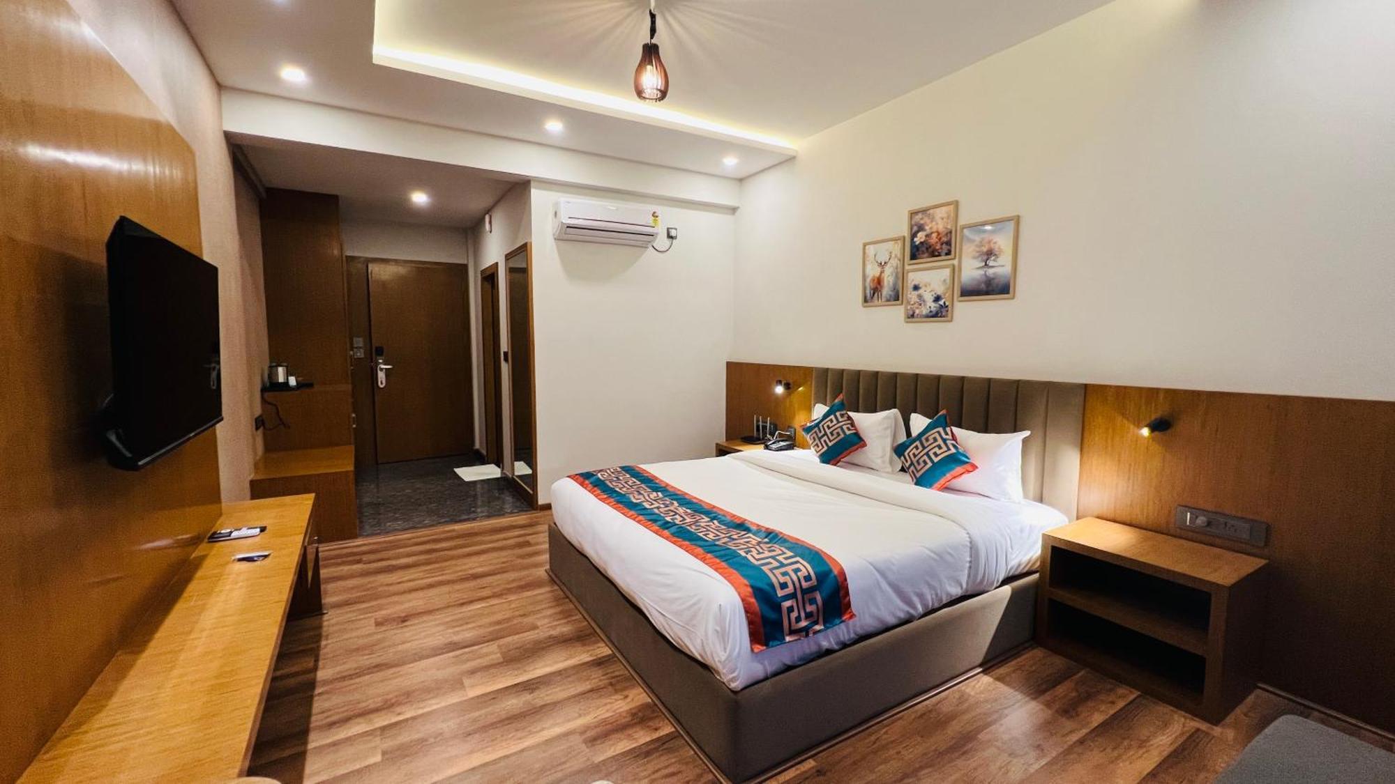Hotel Aashraya Dod Jala Extérieur photo
