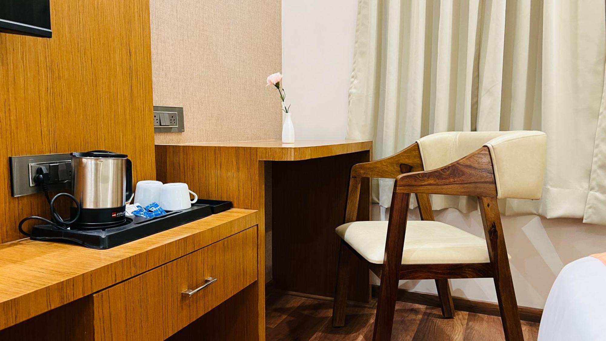Hotel Aashraya Dod Jala Extérieur photo