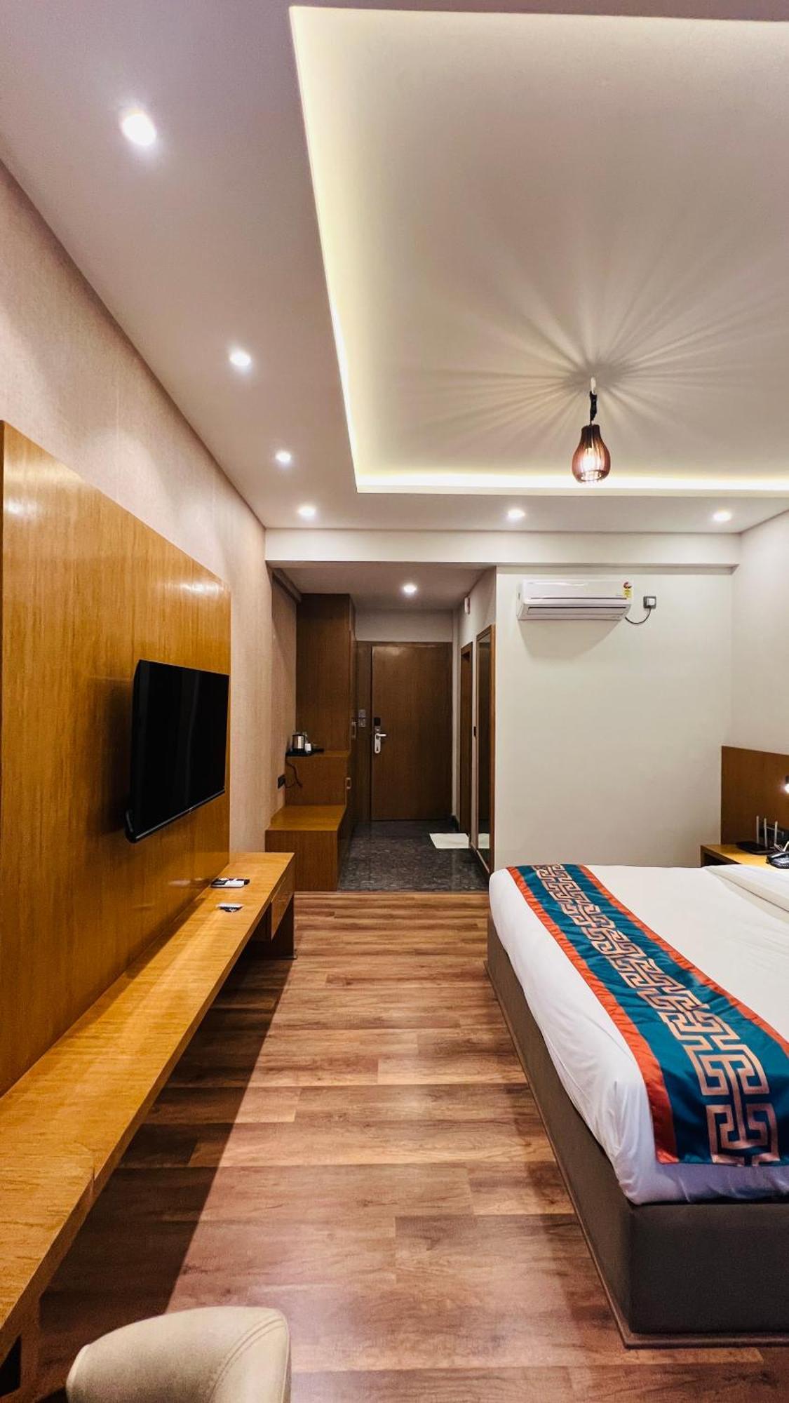 Hotel Aashraya Dod Jala Extérieur photo