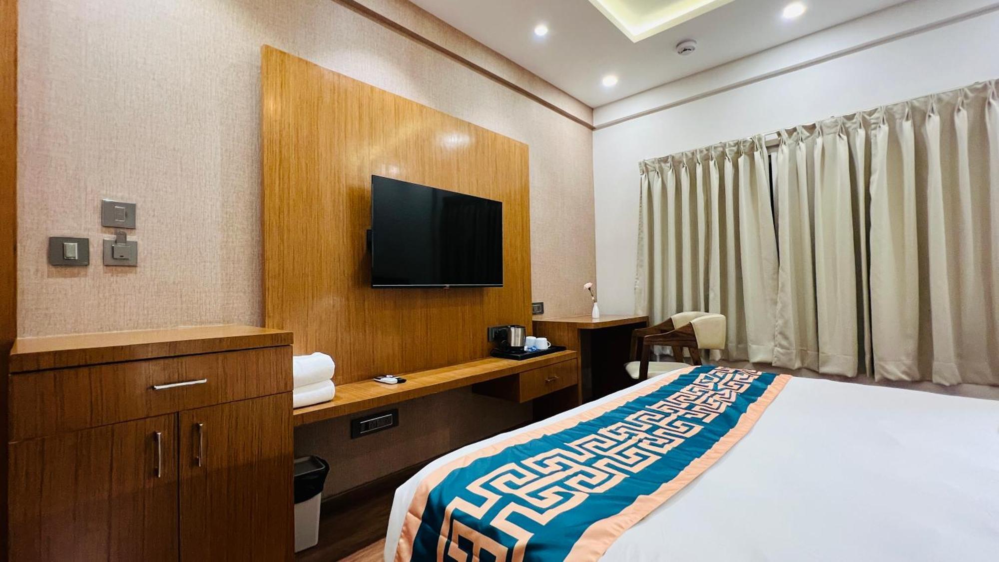 Hotel Aashraya Dod Jala Extérieur photo