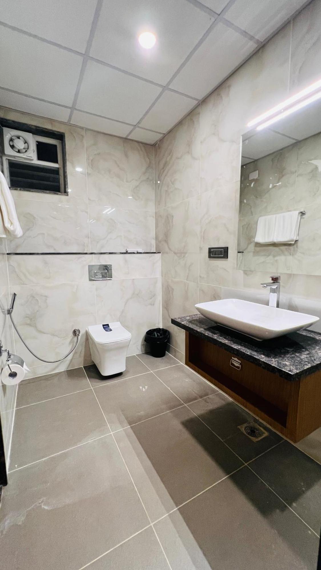 Hotel Aashraya Dod Jala Extérieur photo