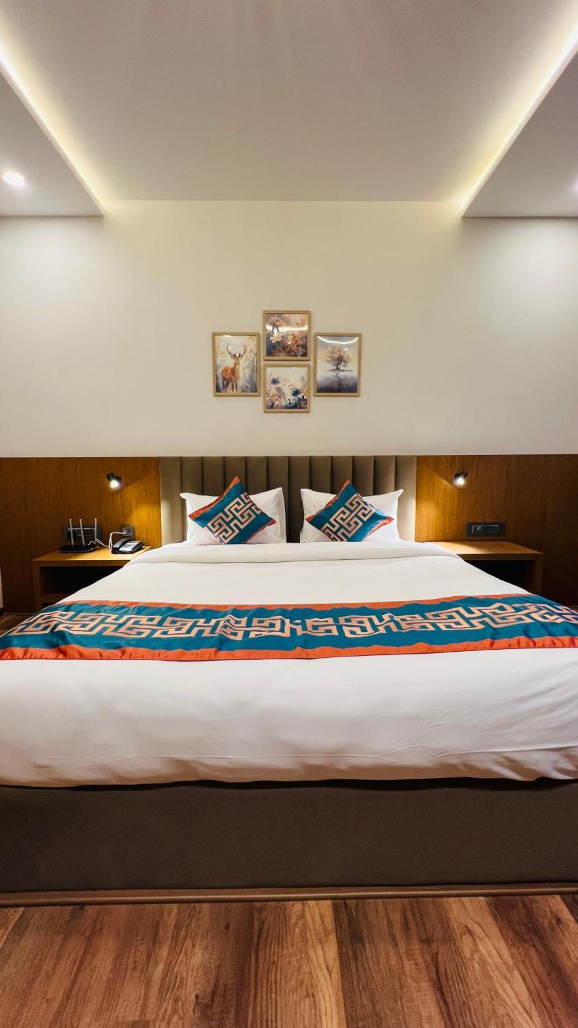 Hotel Aashraya Dod Jala Extérieur photo